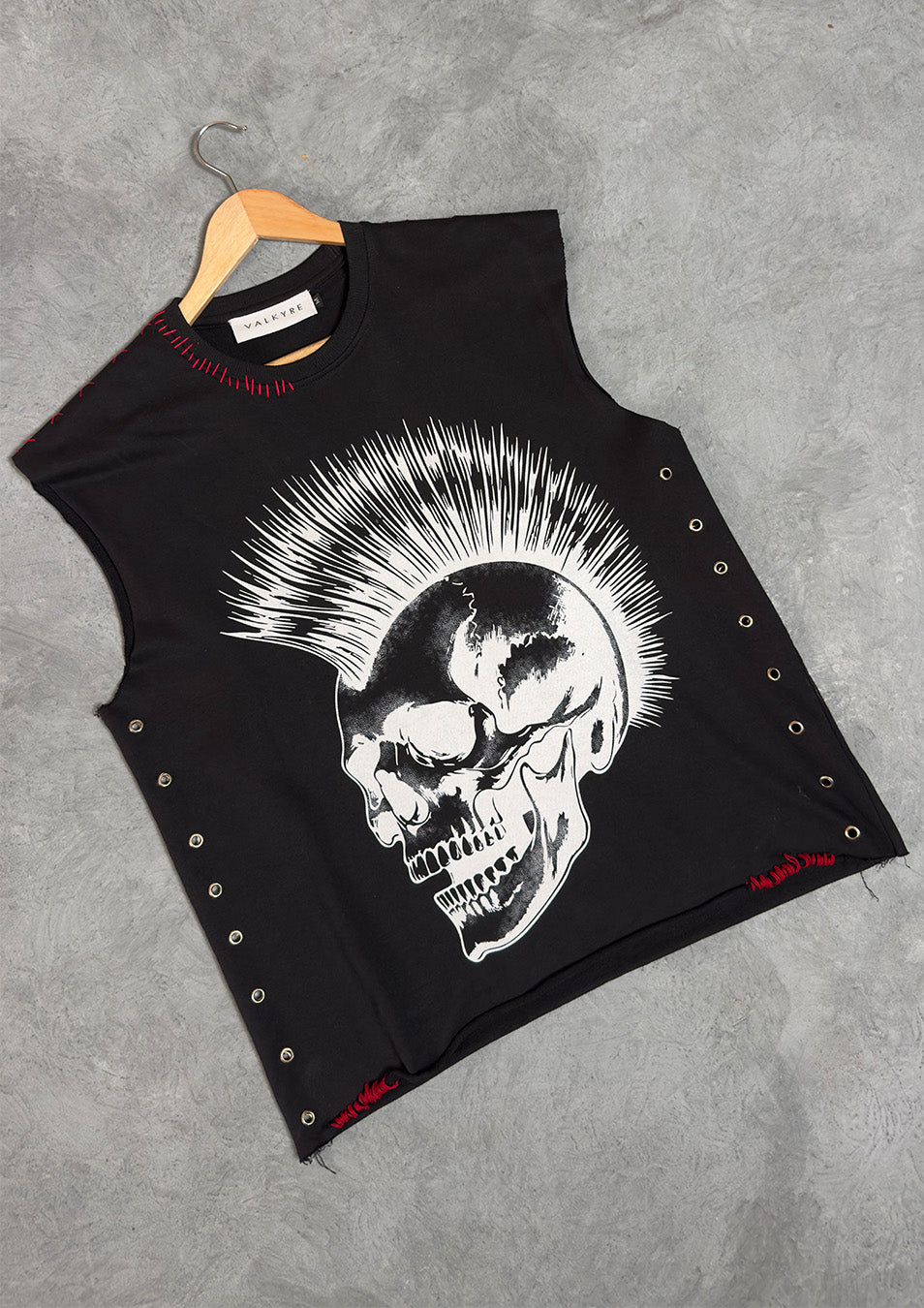 ‘PUNKS DON’T DIE’ V2