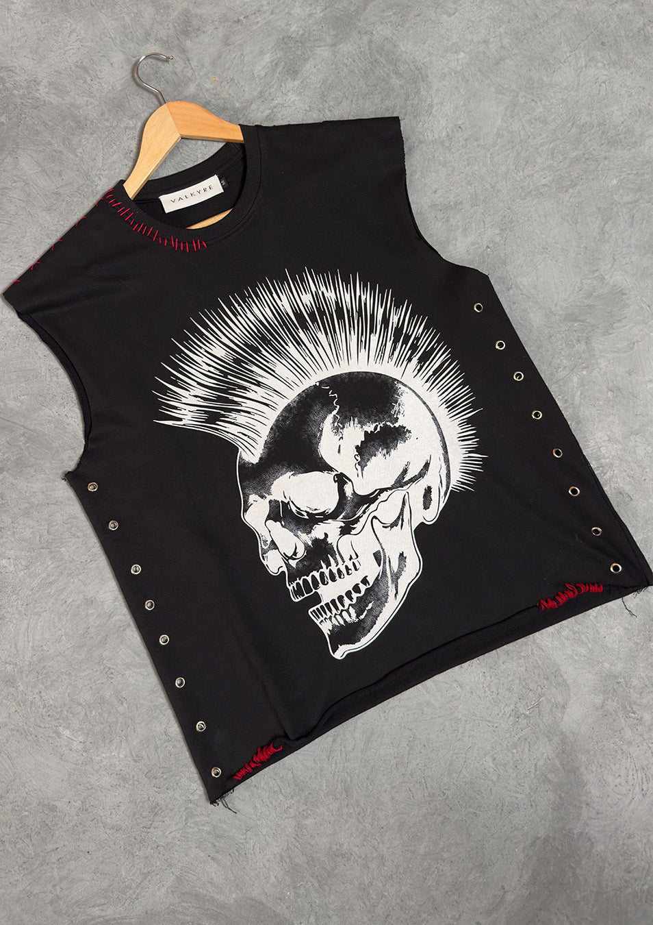 ‘PUNKS DON’T DIE’ V2